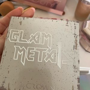 Glam metals palette